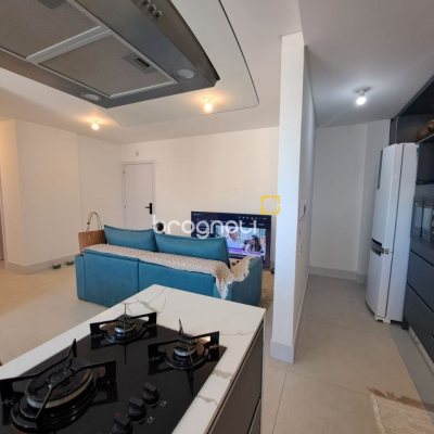 Apartamento com 79m², 2 quartos (sendo 2 suítes), 1 garagem, no bairro Estreito em Florianópolis