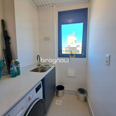 Apartamento com 79m², 2 quartos (sendo 2 suítes), 1 garagem, no bairro Estreito em Florianópolis