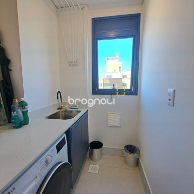 Apartamento com 79m², 2 quartos (sendo 2 suítes), 1 garagem, no bairro Estreito em Florianópolis