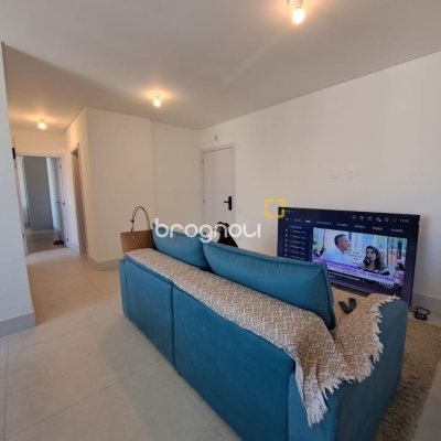 Apartamento com 79m², 2 quartos (sendo 2 suítes), 1 garagem, no bairro Estreito em Florianópolis