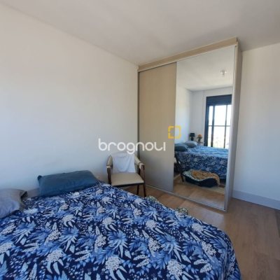 Apartamento com 79m², 2 quartos (sendo 2 suítes), 1 garagem, no bairro Estreito em Florianópolis