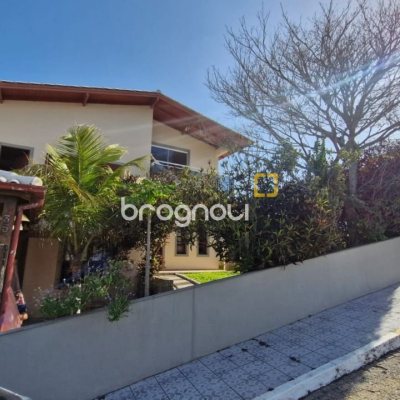 Casa com 235m², 4 quartos (sendo 2 suítes), 1 garagem, no bairro Ingleses em Florianópolis