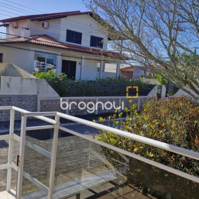 Casa com 235m², 4 quartos (sendo 2 suítes), 1 garagem, no bairro Ingleses em Florianópolis