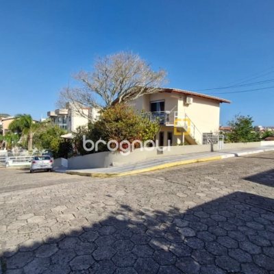 Casa com 235m², 4 quartos (sendo 2 suítes), 1 garagem, no bairro Ingleses em Florianópolis