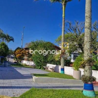 Casa com 235m², 4 quartos (sendo 2 suítes), 1 garagem, no bairro Ingleses em Florianópolis