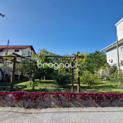 Casa com 235m², 4 quartos (sendo 2 suítes), 1 garagem, no bairro Ingleses em Florianópolis