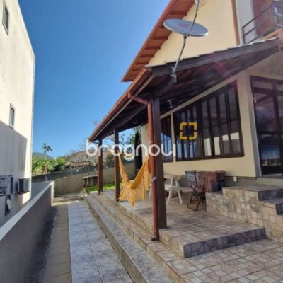 Casa com 235m², 4 quartos (sendo 2 suítes), 1 garagem, no bairro Ingleses em Florianópolis