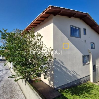 Casa com 235m², 4 quartos (sendo 2 suítes), 1 garagem, no bairro Ingleses em Florianópolis