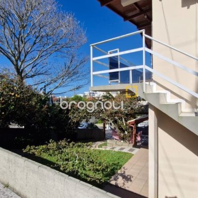 Casa com 235m², 4 quartos (sendo 2 suítes), 1 garagem, no bairro Ingleses em Florianópolis