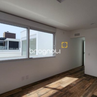 Casa de Condomínio com 297m², 4 quartos (sendo 4 suítes), 6 garagens, no bairro Rio Vermelho em Florianópolis