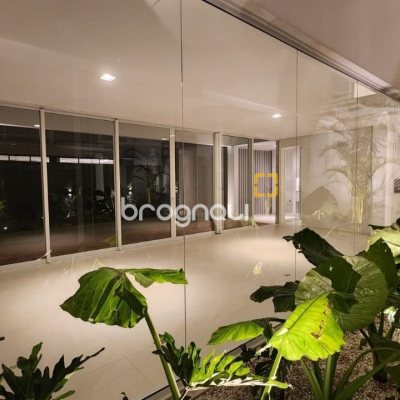 Casa de Condomínio com 297m², 4 quartos (sendo 4 suítes), 6 garagens, no bairro Rio Vermelho em Florianópolis
