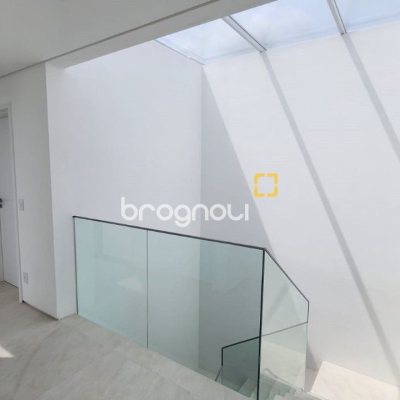 Casa de Condomínio com 297m², 4 quartos (sendo 4 suítes), 6 garagens, no bairro Rio Vermelho em Florianópolis