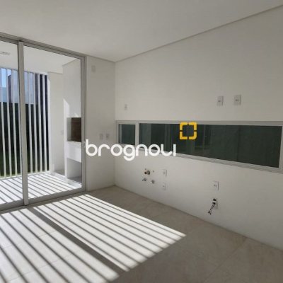 Casa de Condomínio com 297m², 4 quartos (sendo 4 suítes), 6 garagens, no bairro Rio Vermelho em Florianópolis