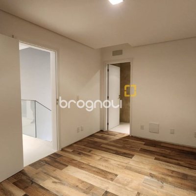 Casa de Condomínio com 297m², 4 quartos (sendo 4 suítes), 6 garagens, no bairro Rio Vermelho em Florianópolis