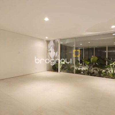 Casa de Condomínio com 297m², 4 quartos (sendo 4 suítes), 6 garagens, no bairro Rio Vermelho em Florianópolis