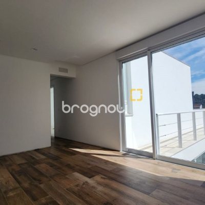 Casa de Condomínio com 297m², 4 quartos (sendo 4 suítes), 6 garagens, no bairro Rio Vermelho em Florianópolis