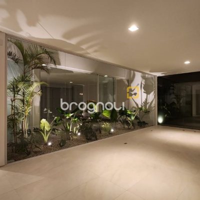 Casa de Condomínio com 297m², 4 quartos (sendo 4 suítes), 6 garagens, no bairro Rio Vermelho em Florianópolis