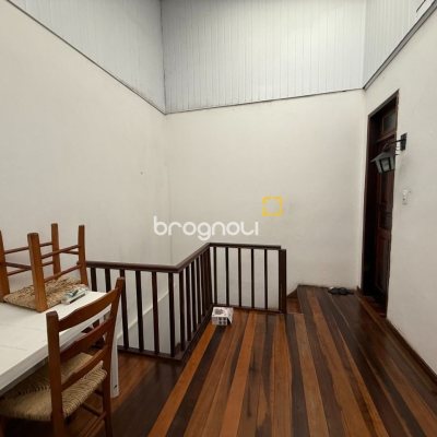 Casa de Condomínio com 119m², 4 quartos (sendo 1 suíte), 2 garagens, no bairro Centro em Florianópolis