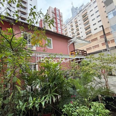Casa de Condomínio com 119m², 4 quartos (sendo 1 suíte), 2 garagens, no bairro Centro em Florianópolis