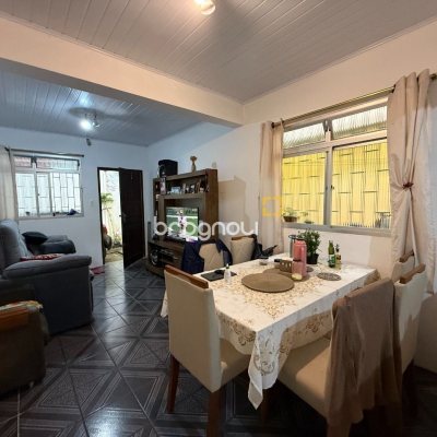 Casa de Condomínio com 119m², 4 quartos (sendo 1 suíte), 2 garagens, no bairro Centro em Florianópolis