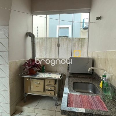 Casa com 122m², 3 quartos (sendo 2 suítes), 2 garagens, no bairro Ingleses em Florianópolis