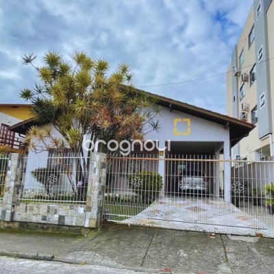Casa com 122m², 3 quartos (sendo 2 suítes), 2 garagens, no bairro Ingleses em Florianópolis