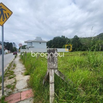 Terreno com 1735m², no bairro Areias em São José