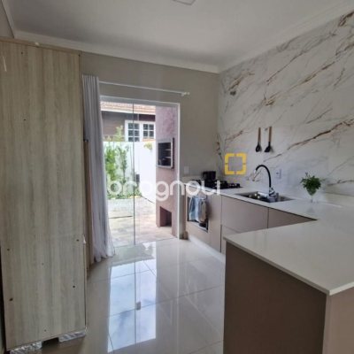 Casa com 80m², 2 quartos (sendo 1 suíte), 1 garagem, no bairro Rio Vermelho em Florianópolis