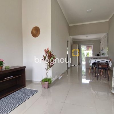Casa com 80m², 2 quartos (sendo 1 suíte), 1 garagem, no bairro Rio Vermelho em Florianópolis