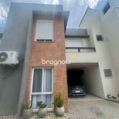 Casa com 121m², 3 quartos (sendo 1 suíte), 2 garagens, no bairro Campeche em Florianópolis