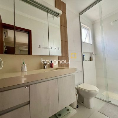 Casa com 121m², 3 quartos (sendo 1 suíte), 2 garagens, no bairro Campeche em Florianópolis
