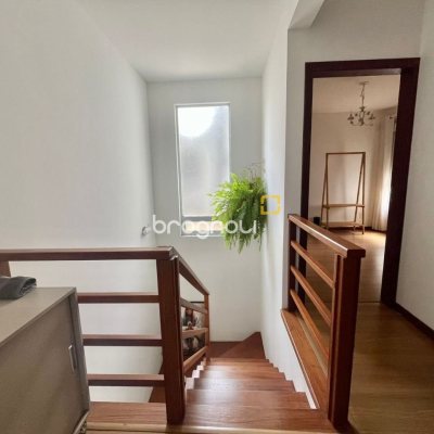 Casa com 121m², 3 quartos (sendo 1 suíte), 2 garagens, no bairro Campeche em Florianópolis