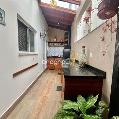 Casa com 121m², 3 quartos (sendo 1 suíte), 2 garagens, no bairro Campeche em Florianópolis