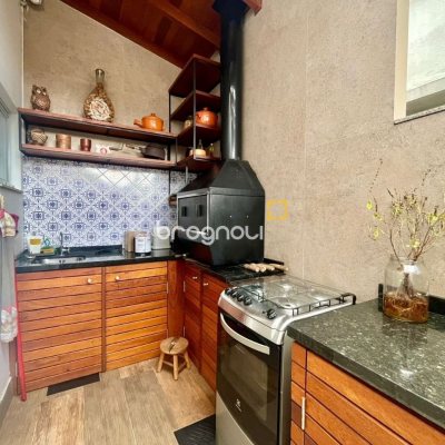 Casa com 121m², 3 quartos (sendo 1 suíte), 2 garagens, no bairro Campeche em Florianópolis