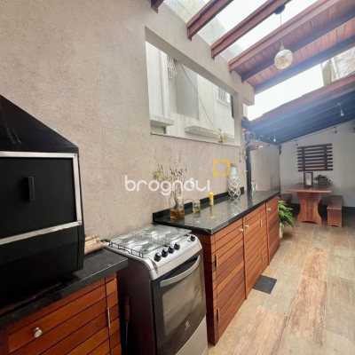 Casa com 121m², 3 quartos (sendo 1 suíte), 2 garagens, no bairro Campeche em Florianópolis