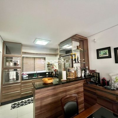 Casa com 121m², 3 quartos (sendo 1 suíte), 2 garagens, no bairro Campeche em Florianópolis
