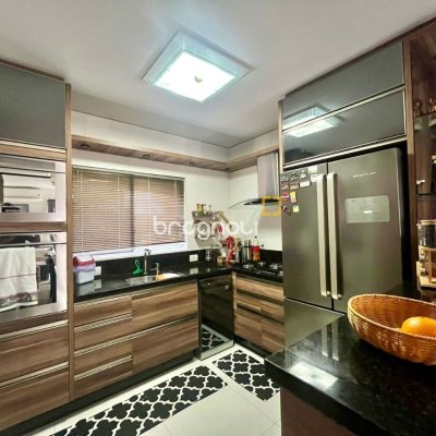 Casa com 121m², 3 quartos (sendo 1 suíte), 2 garagens, no bairro Campeche em Florianópolis