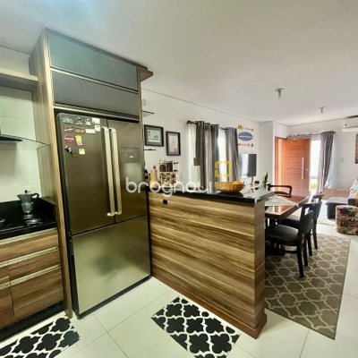 Casa com 121m², 3 quartos (sendo 1 suíte), 2 garagens, no bairro Campeche em Florianópolis