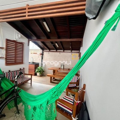 Casa com 121m², 3 quartos (sendo 1 suíte), 2 garagens, no bairro Campeche em Florianópolis