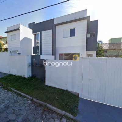 Casa com 96m², 2 quartos, 2 garagens, no bairro Rio Tavares em Florianópolis