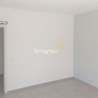 Casa com 96m², 2 quartos, 2 garagens, no bairro Rio Tavares em Florianópolis