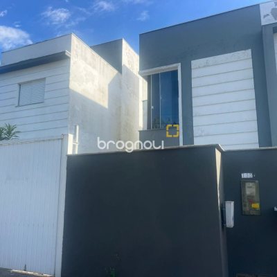 Casa com 96m², 2 quartos, 2 garagens, no bairro Rio Tavares em Florianópolis