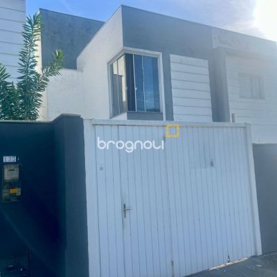 Casa com 96m², 2 quartos, 2 garagens, no bairro Rio Tavares em Florianópolis