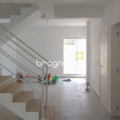Casa com 96m², 2 quartos, 2 garagens, no bairro Rio Tavares em Florianópolis