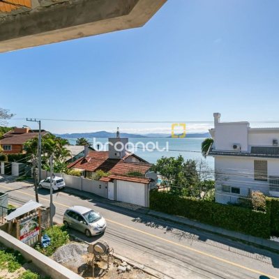 Casa com 302m², 4 quartos (sendo 4 suítes), 3 garagens, no bairro Cacupe em Florianópolis