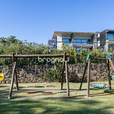 Terreno com 761m², no bairro Cacupe em Florianópolis