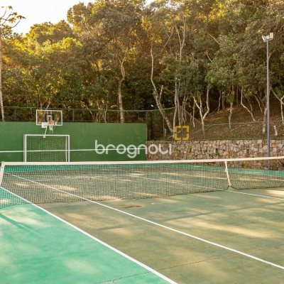 Terreno com 761m², no bairro Cacupe em Florianópolis