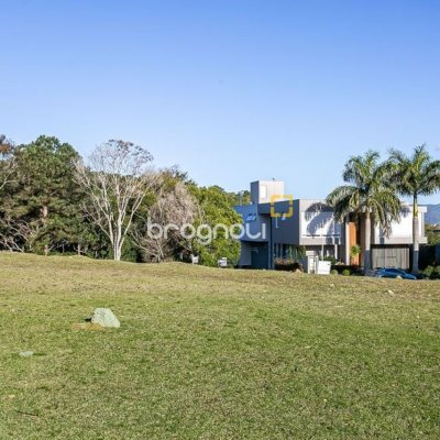 Terreno com 761m², no bairro Cacupe em Florianópolis