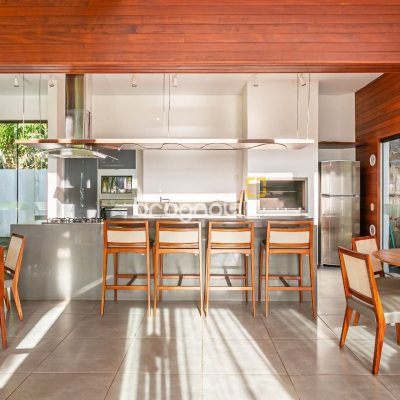Terreno com 761m², no bairro Cacupe em Florianópolis