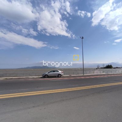 Apartamento com 104m², 3 quartos (sendo 1 suíte), 1 garagem, no bairro Coqueiros em Florianópolis